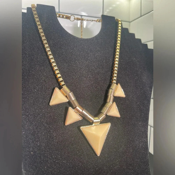 Vintage Geometric Peach Acrylic Stone Goldtone Necklace Granny Chic - Picture 4 of 11